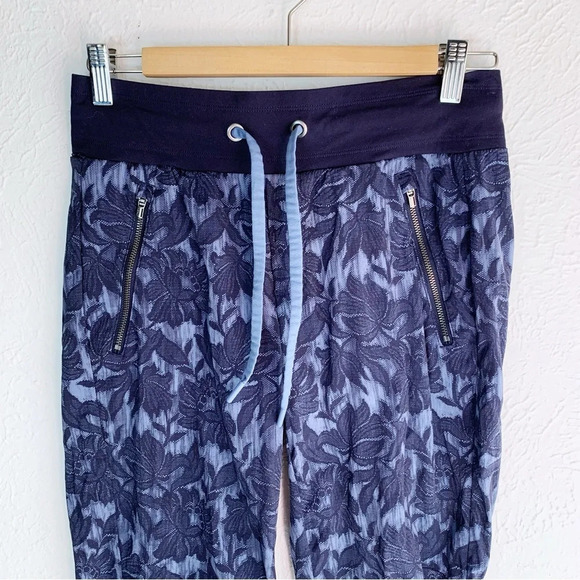 Athleta Trekkie North Jogger Ethereal Bloom Cottage Blue Sz 2 - Picture 4 of 7
